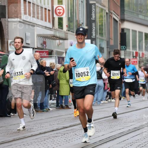 05.10.2025 - 20. swb-Marathon Bremen Strokosch-Dieckow http://msf.ph/oto/9231638 05.10.2025 10:39:33 Ziel 9213, 9922, 10052, 10171, 10175, 10176, 10276, 10753, 11335, 11349, 9213, 9922, 10052, 10171, 10175, 10176, 10276, 10753, 11335, 11349 meine-sportfotos.de