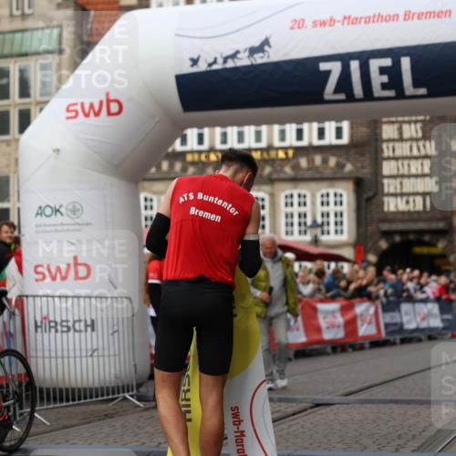05.10.2025 - 20. swb-Marathon Bremen Yannick Fuchs http://msf.ph/oto/9231645 05.10.2025 10:27:19 Ziel  meine-sportfotos.de