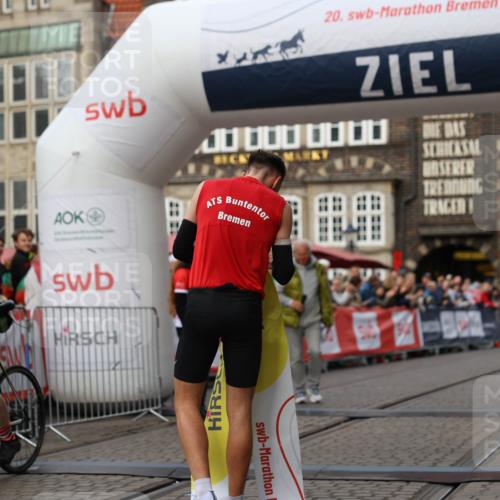 05.10.2025 - 20. swb-Marathon Bremen Yannick Fuchs http://msf.ph/oto/9231651 05.10.2025 10:27:19 Ziel  meine-sportfotos.de
