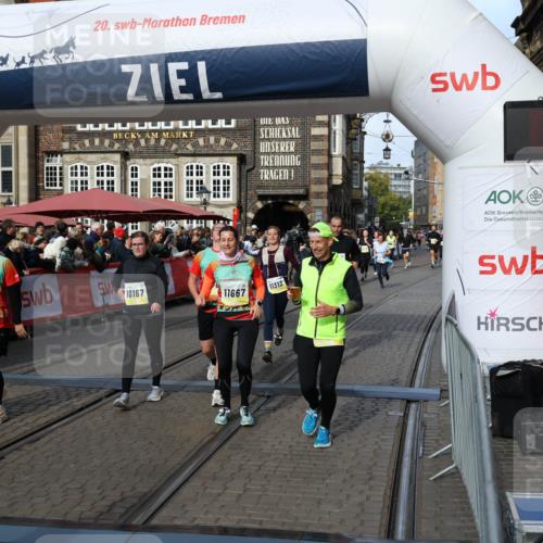 05.10.2025 - 20. swb-Marathon Bremen Yannick Fuchs http://msf.ph/oto/9231656 05.10.2025 11:03:02 Ziel 9644, 9846, 10167, 10207, 10656, 10734, 10940, 11087, 11193, 11312, 11504, 11576, 11667, 11668, 11735 meine-sportfotos.de