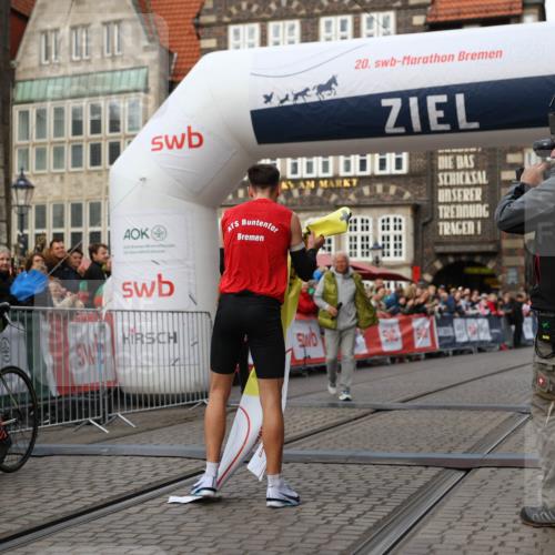 05.10.2025 - 20. swb-Marathon Bremen Yannick Fuchs http://msf.ph/oto/9231669 05.10.2025 10:27:20 Ziel  meine-sportfotos.de