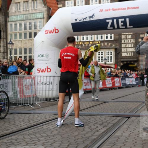 05.10.2025 - 20. swb-Marathon Bremen Yannick Fuchs http://msf.ph/oto/9231682 05.10.2025 10:27:20 Ziel  meine-sportfotos.de