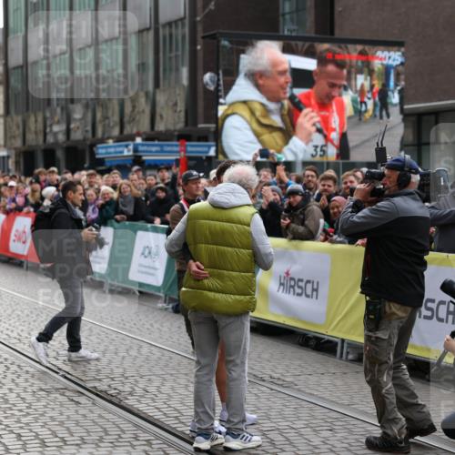 05.10.2025 - 20. swb-Marathon Bremen Yannick Fuchs http://msf.ph/oto/9231693 05.10.2025 10:27:47 Ziel  meine-sportfotos.de