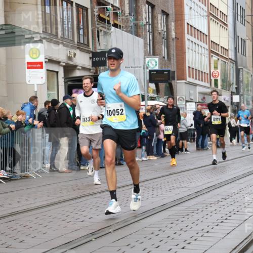 05.10.2025 - 20. swb-Marathon Bremen Strokosch-Dieckow http://msf.ph/oto/9231698 05.10.2025 10:39:36 Ziel 9213, 9922, 10052, 10171, 10175, 10176, 10276, 10753, 11335, 11349, 11567, 9213, 9922, 10052, 10171, 10175, 10176, 10276, 10753, 11335, 11349, 11567 meine-sportfotos.de