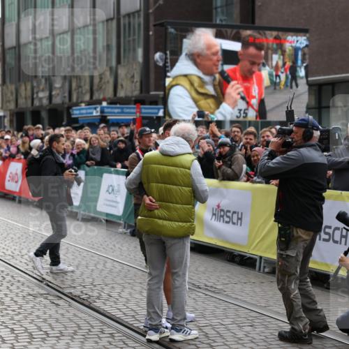05.10.2025 - 20. swb-Marathon Bremen Yannick Fuchs http://msf.ph/oto/9231699 05.10.2025 10:27:47 Ziel  meine-sportfotos.de
