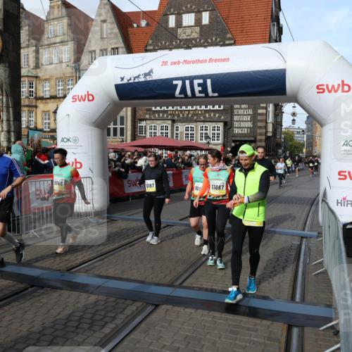 05.10.2025 - 20. swb-Marathon Bremen Yannick Fuchs http://msf.ph/oto/9231701 05.10.2025 11:03:02 Ziel 9644, 9846, 10167, 10207, 10656, 10734, 10940, 11087, 11193, 11312, 11504, 11576, 11667, 11668, 11735 meine-sportfotos.de