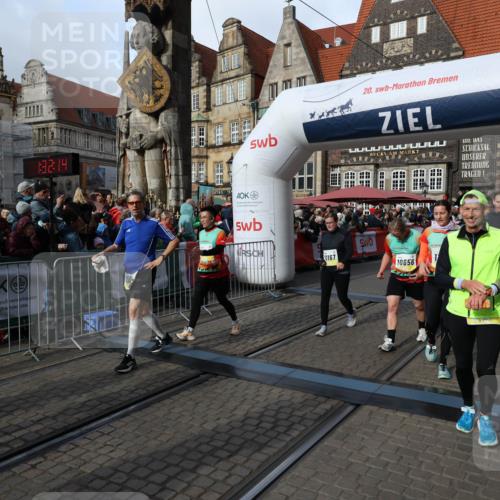 05.10.2025 - 20. swb-Marathon Bremen Yannick Fuchs http://msf.ph/oto/9231716 05.10.2025 11:03:03 Ziel 9644, 9846, 10167, 10207, 10656, 10734, 10876, 10940, 11087, 11312, 11504, 11576, 11667, 11668, 11735 meine-sportfotos.de