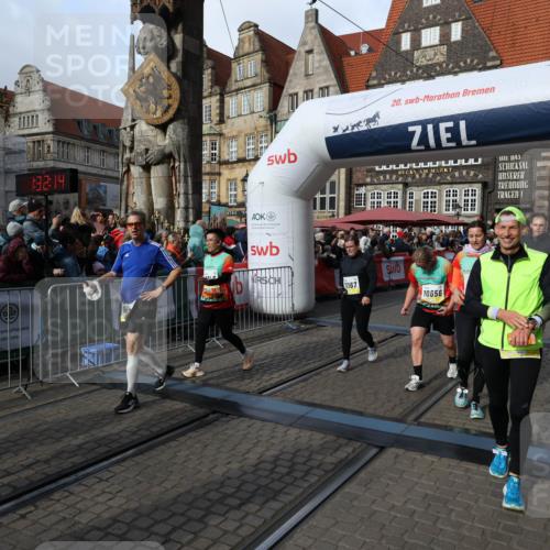 05.10.2025 - 20. swb-Marathon Bremen Yannick Fuchs http://msf.ph/oto/9231723 05.10.2025 11:03:03 Ziel 9644, 9846, 10167, 10207, 10656, 10734, 10876, 10940, 11087, 11312, 11504, 11576, 11667, 11668, 11735 meine-sportfotos.de