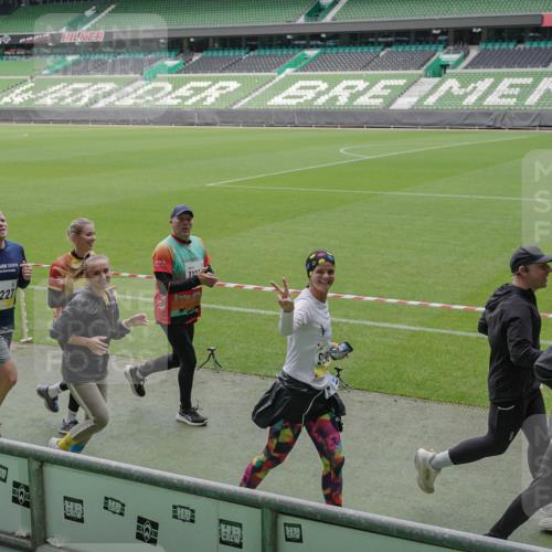 05.10.2025 - 20. swb-Marathon Bremen Michael Burmester http://msf.ph/oto/9231740 05.10.2025 10:30:28 Laufen im Stadion 7202, 7733, 9014, 9199, 9209, 9214, 9230, 9240, 9251, 9255, 9259, 9261, 9299, 9317, 9333, 9369, 9399, 9435, 9452, 9482, 9501, 9578, 9579, 9658, 9663, 9787, 9803, 9832, 9888, 9894, 9906, 9966, 9975, 9987, 10022, 10043, 10066, 10159, 10170, 10221, 10224, 10227, 10241, 10246, 10251, 10254, 10346, 10376, 10378, 10380, 10392, 10432, 10443, 10507, 10548, 10556, 10581, 10584, 10625, 10673, 10726, 10781, 10873, 10923, 10932, 11091, 11177, 11298, 11319, 9014, 9369, 10170 meine-sportfotos.de