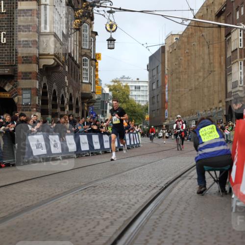 05.10.2025 - 20. swb-Marathon Bremen Yannick Fuchs http://msf.ph/oto/9231753 05.10.2025 10:28:23 Ziel  meine-sportfotos.de