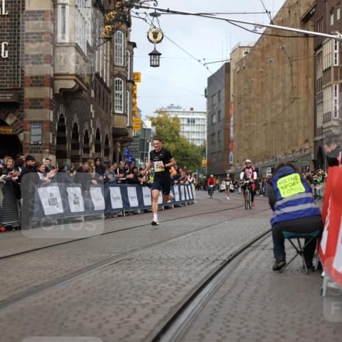 05.10.2025 - 20. swb-Marathon Bremen Yannick Fuchs http://msf.ph/oto/9231761 05.10.2025 10:28:23 Ziel  meine-sportfotos.de