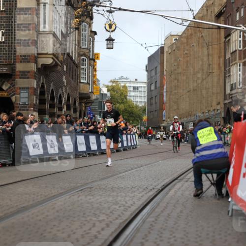 05.10.2025 - 20. swb-Marathon Bremen Yannick Fuchs http://msf.ph/oto/9231771 05.10.2025 10:28:23 Ziel  meine-sportfotos.de