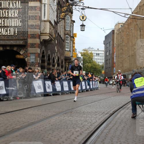 05.10.2025 - 20. swb-Marathon Bremen Yannick Fuchs http://msf.ph/oto/9231780 05.10.2025 10:28:23 Ziel  meine-sportfotos.de