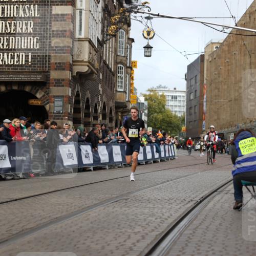 05.10.2025 - 20. swb-Marathon Bremen Yannick Fuchs http://msf.ph/oto/9231787 05.10.2025 10:28:24 Ziel 33 meine-sportfotos.de