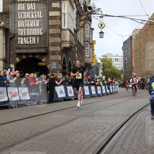 05.10.2025 - 20. swb-Marathon Bremen Yannick Fuchs http://msf.ph/oto/9231813 05.10.2025 10:28:24 Ziel 33 meine-sportfotos.de