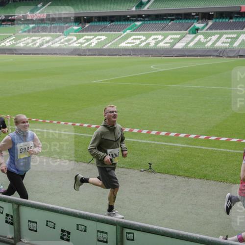 05.10.2025 - 20. swb-Marathon Bremen Michael Burmester http://msf.ph/oto/9231819 05.10.2025 10:30:30 Laufen im Stadion 7202, 7733, 9199, 9209, 9214, 9230, 9240, 9251, 9255, 9259, 9261, 9299, 9317, 9333, 9399, 9435, 9452, 9482, 9501, 9578, 9579, 9658, 9663, 9676, 9787, 9803, 9832, 9888, 9894, 9906, 9966, 9975, 9987, 10022, 10043, 10066, 10159, 10221, 10224, 10227, 10241, 10246, 10251, 10254, 10346, 10376, 10378, 10380, 10392, 10432, 10443, 10507, 10548, 10556, 10581, 10584, 10625, 10673, 10781, 10873, 10923, 10932, 11091, 11177, 11298, 11319, 9014, 9369, 10170, 10932 meine-sportfotos.de