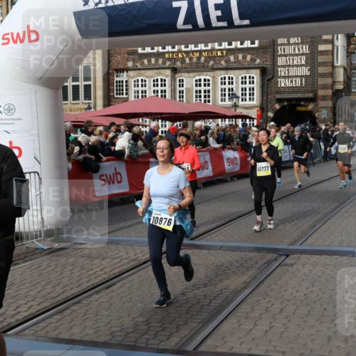05.10.2025 - 20. swb-Marathon Bremen Yannick Fuchs http://msf.ph/oto/9231844 05.10.2025 11:03:08 Ziel 9229, 9644, 9661, 9662, 9893, 10167, 10656, 10777, 10876, 11312, 11376, 11735 meine-sportfotos.de