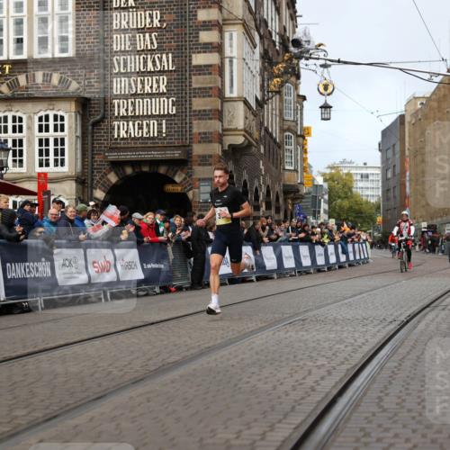 05.10.2025 - 20. swb-Marathon Bremen Yannick Fuchs http://msf.ph/oto/9231866 05.10.2025 10:28:24 Ziel 33 meine-sportfotos.de