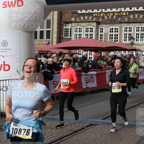 05.10.2025 - 20. swb-Marathon Bremen Yannick Fuchs http://msf.ph/oto/9231888 05.10.2025 11:03:09 Ziel 9229, 9644, 9661, 9662, 9893, 10777, 10876, 11312, 11376, 11735 meine-sportfotos.de