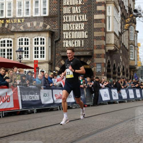 05.10.2025 - 20. swb-Marathon Bremen Yannick Fuchs http://msf.ph/oto/9231890 05.10.2025 10:28:25 Ziel 33 meine-sportfotos.de