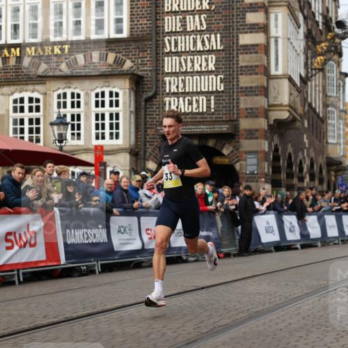 05.10.2025 - 20. swb-Marathon Bremen Yannick Fuchs http://msf.ph/oto/9231897 05.10.2025 10:28:25 Ziel 33 meine-sportfotos.de