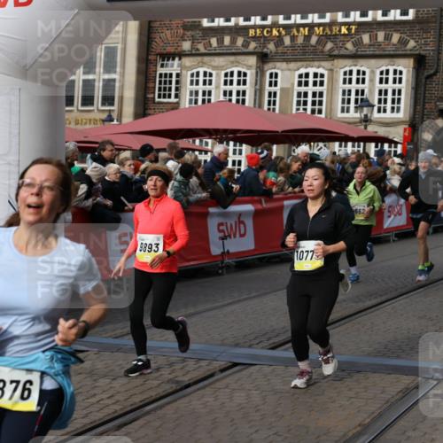 05.10.2025 - 20. swb-Marathon Bremen Yannick Fuchs http://msf.ph/oto/9231903 05.10.2025 11:03:09 Ziel 9229, 9644, 9661, 9662, 9893, 10777, 10876, 11312, 11376, 11735 meine-sportfotos.de