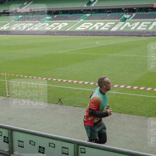 05.10.2025 - 20. swb-Marathon Bremen Michael Burmester http://msf.ph/oto/9231911 05.10.2025 10:30:33 Laufen im Stadion 7202, 7733, 9199, 9209, 9214, 9230, 9240, 9251, 9255, 9259, 9261, 9299, 9317, 9333, 9399, 9435, 9452, 9482, 9501, 9645, 9658, 9663, 9676, 9787, 9803, 9832, 9888, 9894, 9906, 9966, 9975, 9987, 10022, 10043, 10066, 10159, 10221, 10224, 10227, 10241, 10246, 10251, 10254, 10346, 10376, 10378, 10380, 10392, 10432, 10443, 10507, 10548, 10556, 10581, 10584, 10625, 10673, 10781, 10873, 10923, 11091, 11177, 11298, 11319, 9014, 9369, 9578, 9579, 9658, 10170, 10923, 10932 meine-sportfotos.de
