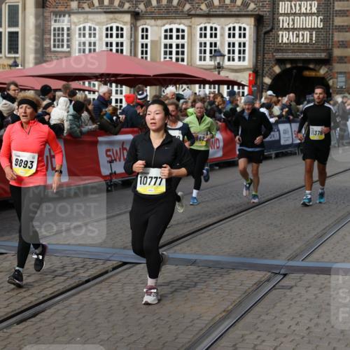 05.10.2025 - 20. swb-Marathon Bremen Yannick Fuchs http://msf.ph/oto/9231926 05.10.2025 11:03:09 Ziel 9229, 9644, 9661, 9662, 9893, 10777, 10876, 11312, 11376, 11735 meine-sportfotos.de