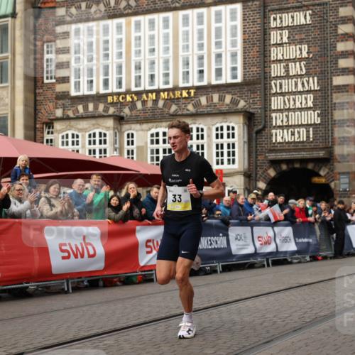 05.10.2025 - 20. swb-Marathon Bremen Yannick Fuchs http://msf.ph/oto/9231933 05.10.2025 10:28:26 Ziel 33 meine-sportfotos.de