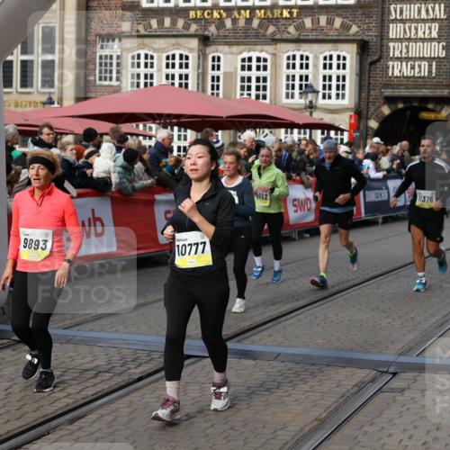 05.10.2025 - 20. swb-Marathon Bremen Yannick Fuchs http://msf.ph/oto/9231934 05.10.2025 11:03:09 Ziel 9229, 9644, 9661, 9662, 9893, 10777, 10876, 11312, 11376, 11735 meine-sportfotos.de
