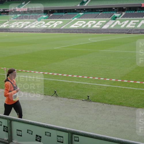 05.10.2025 - 20. swb-Marathon Bremen Michael Burmester http://msf.ph/oto/9231937 05.10.2025 10:30:36 Laufen im Stadion 7202, 7733, 9199, 9209, 9214, 9230, 9240, 9251, 9255, 9259, 9261, 9299, 9317, 9333, 9399, 9435, 9452, 9482, 9501, 9645, 9663, 9676, 9683, 9787, 9832, 9888, 9894, 9906, 9966, 9975, 9987, 10022, 10043, 10066, 10159, 10221, 10224, 10227, 10241, 10246, 10251, 10254, 10346, 10376, 10378, 10380, 10392, 10443, 10507, 10548, 10556, 10581, 10584, 10625, 10673, 10781, 10873, 11091, 11177, 11319, 9014, 9369, 9578, 9579, 9658, 9803, 10170, 10432, 10923, 10932 meine-sportfotos.de