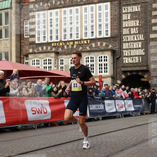 05.10.2025 - 20. swb-Marathon Bremen Yannick Fuchs http://msf.ph/oto/9231940 05.10.2025 10:28:26 Ziel 33 meine-sportfotos.de