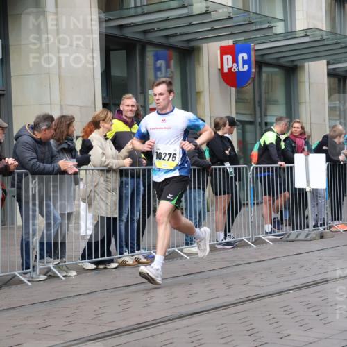 05.10.2025 - 20. swb-Marathon Bremen Strokosch-Dieckow http://msf.ph/oto/9231945 05.10.2025 10:39:48 Ziel 10276, 11567, 10276, 11567 meine-sportfotos.de