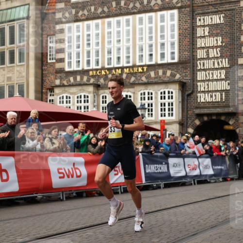 05.10.2025 - 20. swb-Marathon Bremen Yannick Fuchs http://msf.ph/oto/9231952 05.10.2025 10:28:26 Ziel 33 meine-sportfotos.de