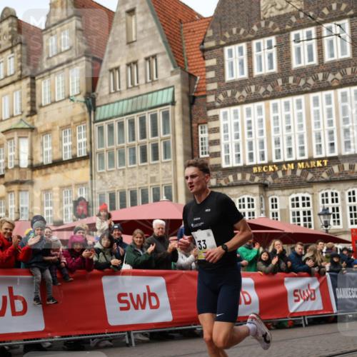 05.10.2025 - 20. swb-Marathon Bremen Yannick Fuchs http://msf.ph/oto/9231966 05.10.2025 10:28:26 Ziel 33 meine-sportfotos.de