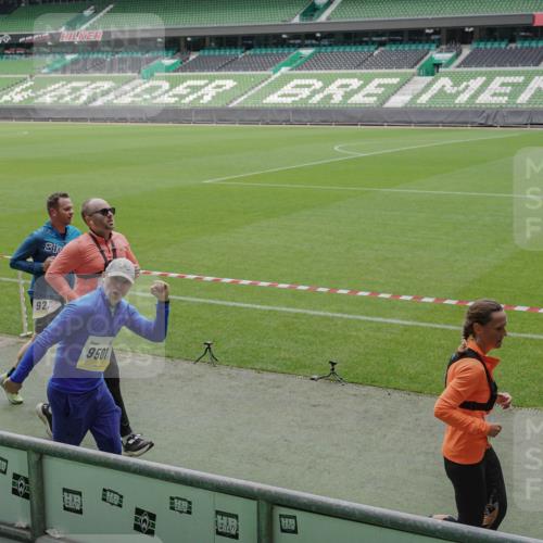 05.10.2025 - 20. swb-Marathon Bremen Michael Burmester http://msf.ph/oto/9231974 05.10.2025 10:30:37 Laufen im Stadion 7202, 7733, 9199, 9209, 9214, 9230, 9240, 9251, 9255, 9259, 9261, 9299, 9317, 9333, 9399, 9435, 9452, 9482, 9501, 9645, 9663, 9676, 9683, 9708, 9787, 9832, 9888, 9894, 9906, 9966, 9975, 9987, 10022, 10043, 10066, 10159, 10221, 10224, 10227, 10241, 10246, 10251, 10254, 10346, 10376, 10378, 10380, 10392, 10443, 10479, 10507, 10548, 10556, 10581, 10584, 10625, 10673, 10781, 10873, 11091, 11177, 11319, 9014, 9261, 9369, 9578, 9579, 9658, 9803, 10170, 10432, 10923, 10932 meine-sportfotos.de