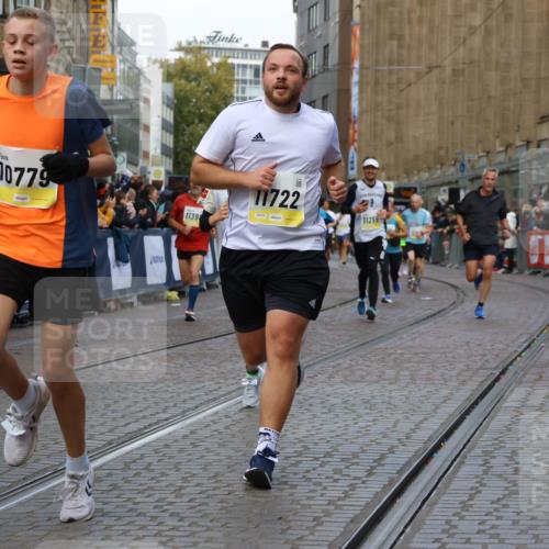 05.10.2025 - 20. swb-Marathon Bremen Strokosch-Dieckow http://msf.ph/oto/9231976 05.10.2025 10:53:01 Ziel 9187, 9650, 9918, 10064, 10128, 10539, 10779, 11259, 11300, 11398, 11411, 11450, 11722 meine-sportfotos.de