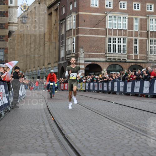 05.10.2025 - 20. swb-Marathon Bremen Yannick Fuchs http://msf.ph/oto/9231981 05.10.2025 10:28:32 Ziel 33 meine-sportfotos.de