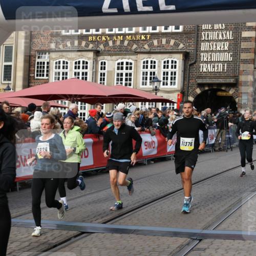 05.10.2025 - 20. swb-Marathon Bremen Yannick Fuchs http://msf.ph/oto/9231984 05.10.2025 11:03:10 Ziel 9229, 9661, 9662, 9893, 10185, 10777, 10876, 11376, 11735 meine-sportfotos.de