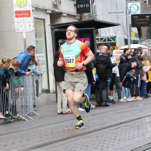 05.10.2025 - 20. swb-Marathon Bremen Strokosch-Dieckow http://msf.ph/oto/9231987 05.10.2025 10:39:58 Ziel 10070, 10565, 10658, 10686, 11567, 10070, 10565, 10658, 10686, 11567 meine-sportfotos.de