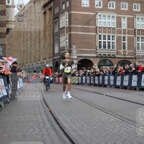 05.10.2025 - 20. swb-Marathon Bremen Yannick Fuchs http://msf.ph/oto/9231989 05.10.2025 10:28:32 Ziel 33 meine-sportfotos.de