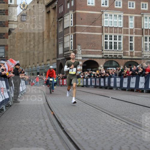 05.10.2025 - 20. swb-Marathon Bremen Yannick Fuchs http://msf.ph/oto/9231998 05.10.2025 10:28:32 Ziel 33 meine-sportfotos.de