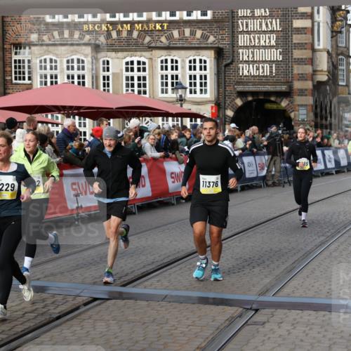 05.10.2025 - 20. swb-Marathon Bremen Yannick Fuchs http://msf.ph/oto/9232006 05.10.2025 11:03:10 Ziel 9229, 9661, 9662, 9893, 10185, 10777, 10876, 11376, 11735 meine-sportfotos.de
