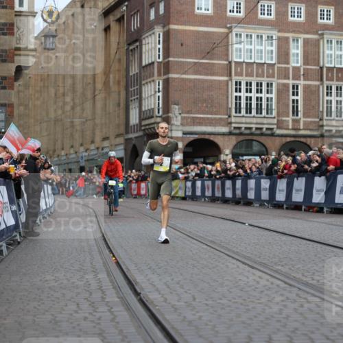 05.10.2025 - 20. swb-Marathon Bremen Yannick Fuchs http://msf.ph/oto/9232007 05.10.2025 10:28:33 Ziel 2, 33 meine-sportfotos.de