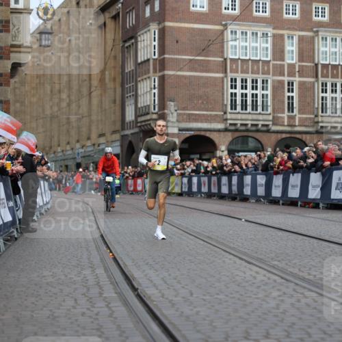 05.10.2025 - 20. swb-Marathon Bremen Yannick Fuchs http://msf.ph/oto/9232014 05.10.2025 10:28:33 Ziel 2, 33 meine-sportfotos.de