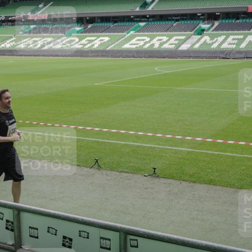 05.10.2025 - 20. swb-Marathon Bremen Michael Burmester http://msf.ph/oto/9232021 05.10.2025 10:30:39 Laufen im Stadion 7202, 7733, 9209, 9214, 9230, 9240, 9251, 9255, 9259, 9299, 9317, 9333, 9399, 9435, 9452, 9482, 9501, 9645, 9663, 9676, 9683, 9708, 9787, 9832, 9888, 9894, 9906, 9966, 9975, 9987, 10022, 10043, 10066, 10159, 10221, 10224, 10227, 10241, 10251, 10254, 10346, 10376, 10378, 10380, 10392, 10443, 10479, 10507, 10548, 10556, 10581, 10584, 10625, 10673, 10873, 11091, 11177, 11319, 7202, 9014, 9199, 9261, 9369, 9578, 9579, 9658, 9803, 10170, 10432, 10923, 10932 meine-sportfotos.de