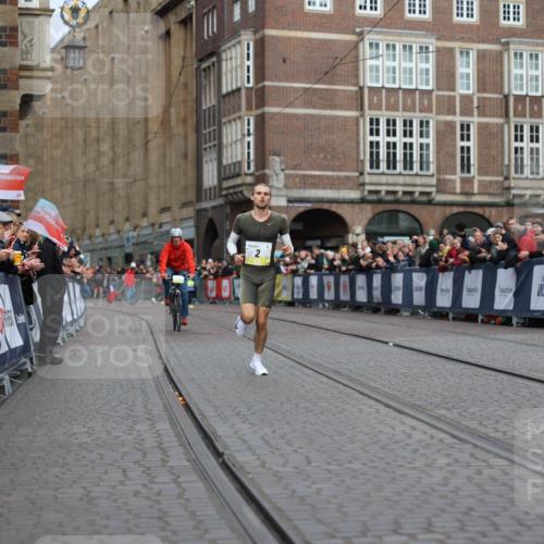 05.10.2025 - 20. swb-Marathon Bremen Yannick Fuchs http://msf.ph/oto/9232023 05.10.2025 10:28:33 Ziel 2, 33 meine-sportfotos.de