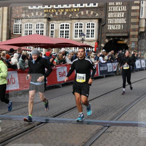 05.10.2025 - 20. swb-Marathon Bremen Yannick Fuchs http://msf.ph/oto/9232036 05.10.2025 11:03:11 Ziel 9229, 9593, 9661, 9662, 9893, 10185, 10777, 10876, 11376, 11735 meine-sportfotos.de