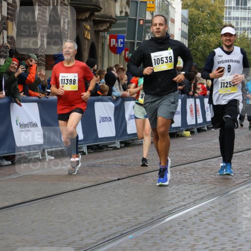 05.10.2025 - 20. swb-Marathon Bremen Strokosch-Dieckow http://msf.ph/oto/9232045 05.10.2025 10:53:03 Ziel 9187, 9650, 9703, 9918, 10064, 10128, 10349, 10466, 10539, 11259, 11300, 11398, 11411, 11450, 11722 meine-sportfotos.de