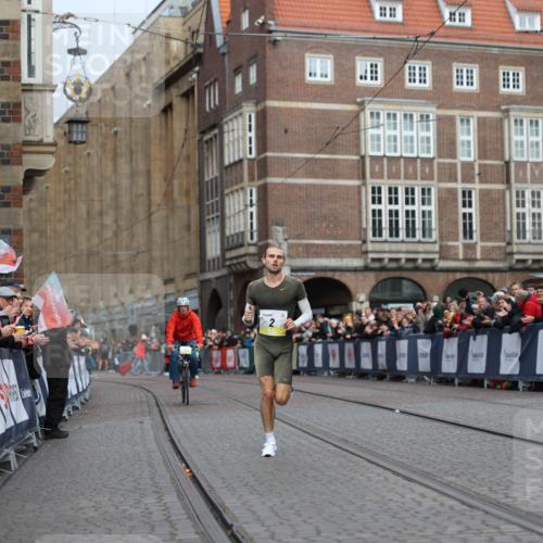 05.10.2025 - 20. swb-Marathon Bremen Yannick Fuchs http://msf.ph/oto/9232048 05.10.2025 10:28:33 Ziel 2, 33 meine-sportfotos.de